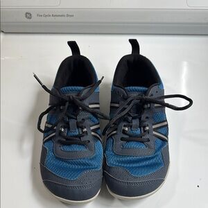Men’s Xero Prio Minimalist Sneakers size 8